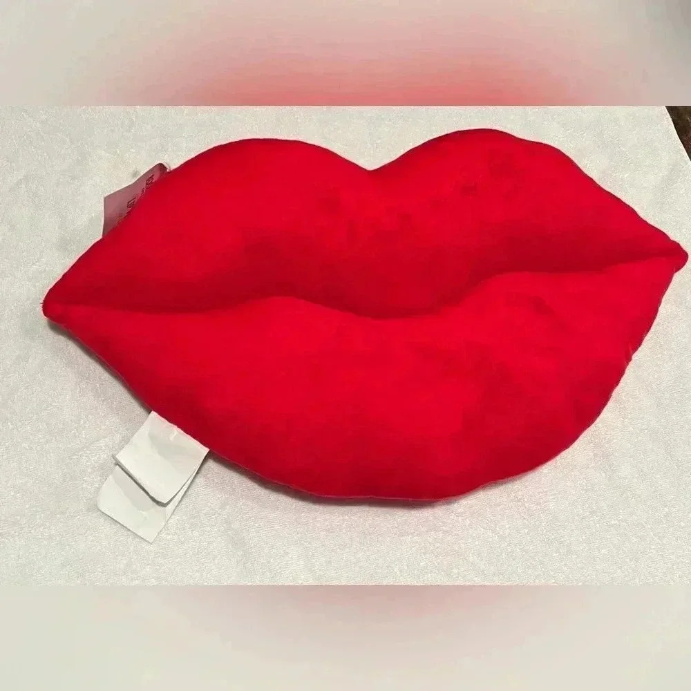 Room 2 Room | plush lip shaped pillow.